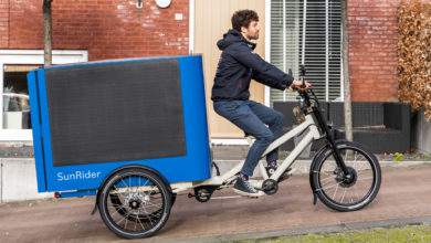 Une entreprise néerlandaise lancera bientôt le SUNRIDER, premier vélo cargo électrique solaire