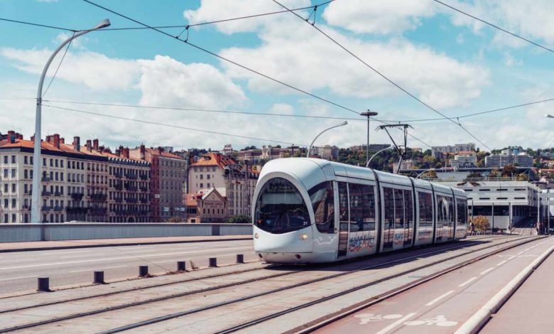 Lyon : la régie des transports en commun va autoriser les cyclistes à prendre le tram, avec leurs vélos !