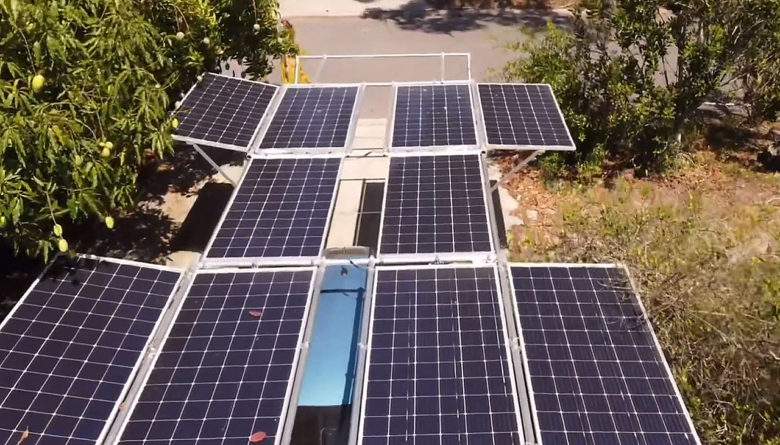 OZY Genius : une étudiante crée un abri de voiture mobile solaire qui permet de recharger les voitures électriques