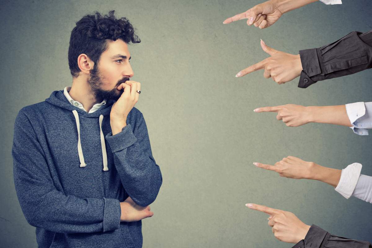 Face à une accusation, la colère et le silence ne jouent pas en votre faveur explique la science !