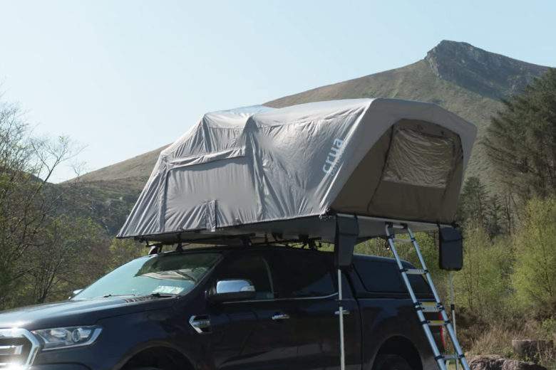 CRUA dévoile une tente de toit innovante, spacieuse et qui s'installe en deux mouvements !