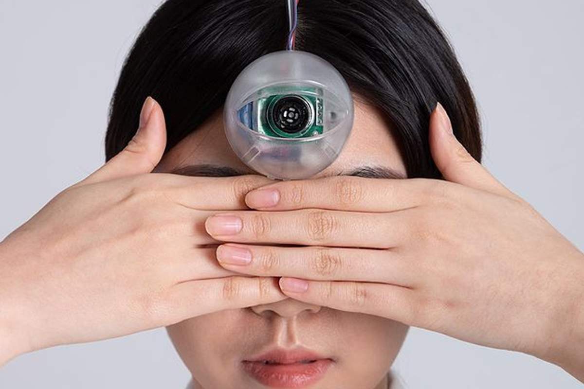 Un sud-coréen invente un gadget "troisième oeil" qui prévient ceux qui marchent les yeux rivés sur un écran, d'un obstacle imminent !