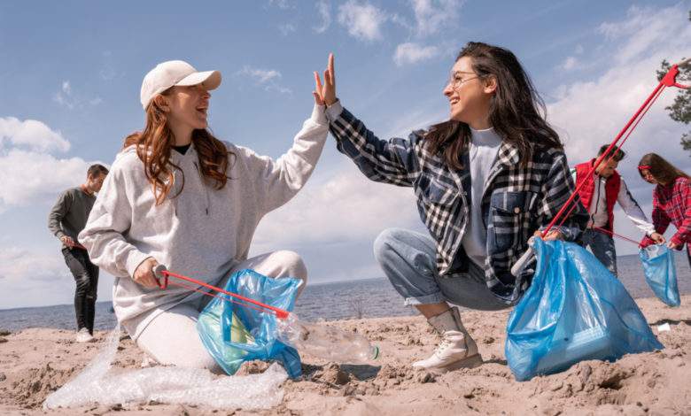 Côte Atlantique : une marque associative offre des bijoux contre des déchets collectés sur les plages
