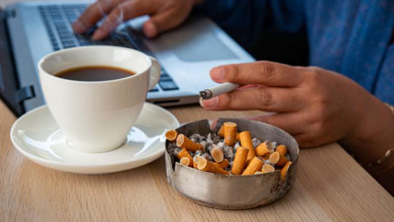 Mais au fait, pourquoi boire un café ou fumer une cigarette le matin donne envie d'aller aux toilettes ?