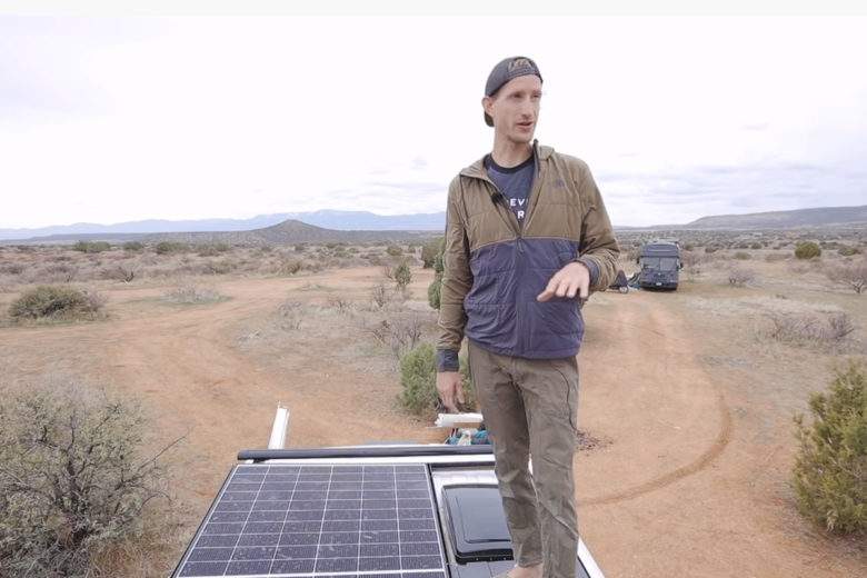 Il transforme un véhicule utilitaire en un camping-car de rêve tout équipé