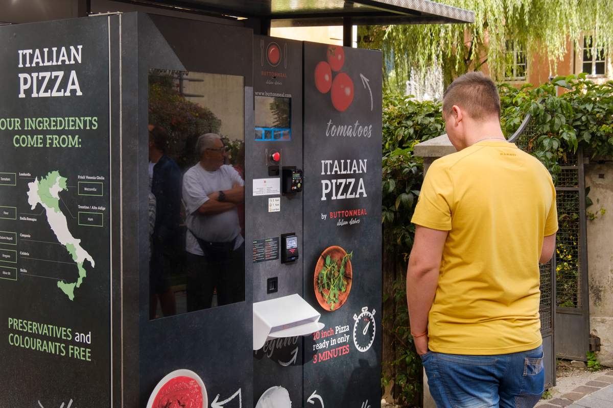 Quels avantages à investir dans un distributeur automatique de pizzas ?