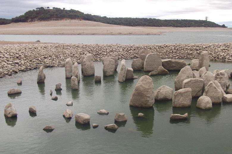 Insolite : un gigantesque stonehenge apparaît aléatoirement en Espagne !
