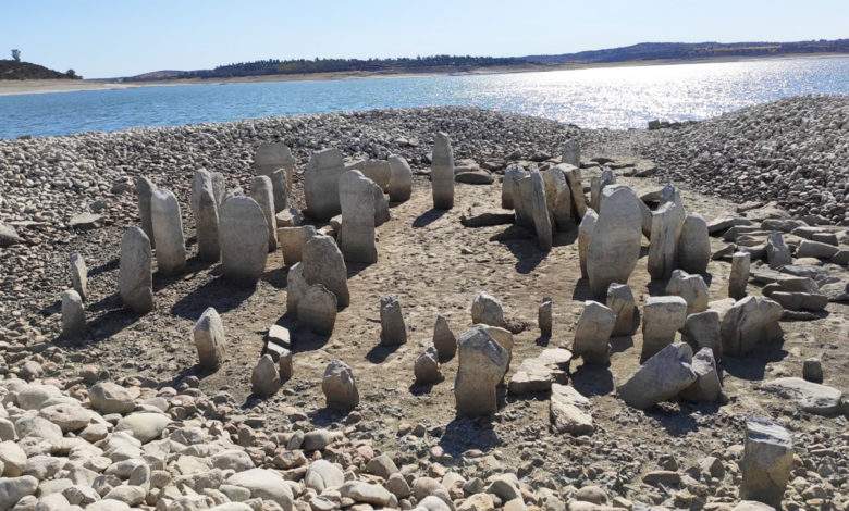 Insolite : un gigantesque stonehenge apparaît aléatoirement en Espagne !