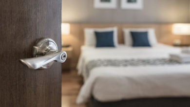 Pourquoi vous devriez TOUJOURS dormir avec la porte de votre chambre fermée ?