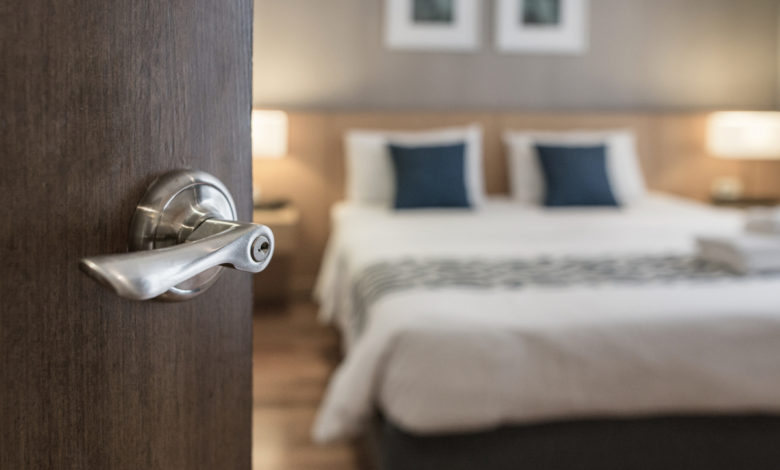Pourquoi vous devriez TOUJOURS dormir avec la porte de votre chambre fermée ?