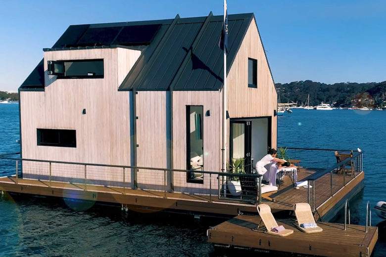 Des vacances sur une Tiny House flottante ? Cette petite maison est disponible à la location !