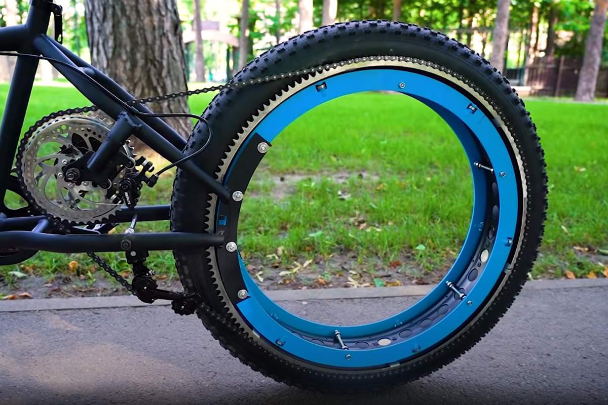 Il invente une étonnante roue de vélo sans axe, ni aucun rayon !