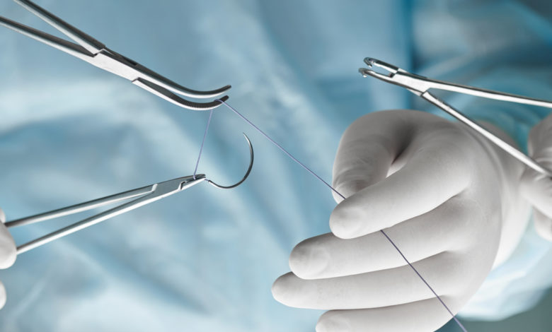 Une lycéenne de 17 ans invente un fil de suture qui change de couleur en cas d'infections