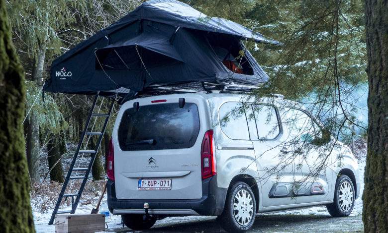 Un jeune couple belge propose des tentes de toit qui s'installent en 300 secondes !