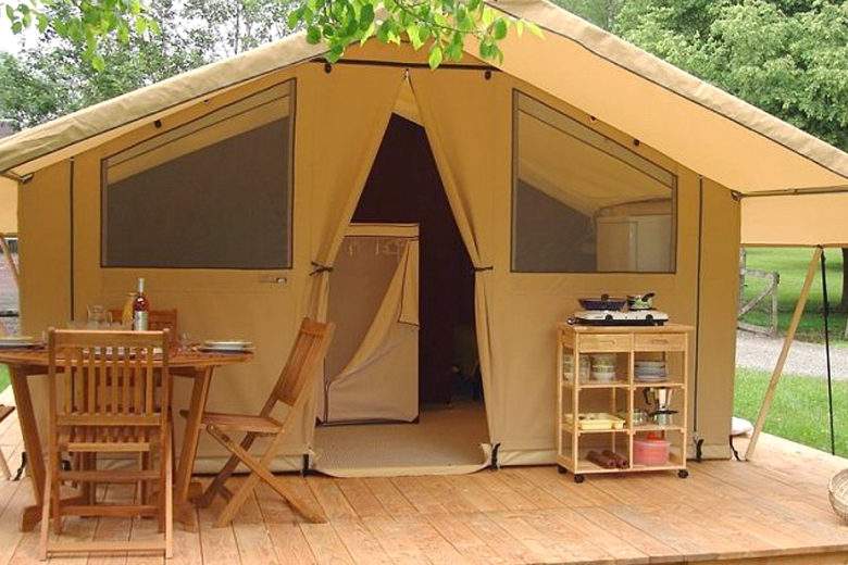 Cabanon : le dernier fabricant en France de tente de camping