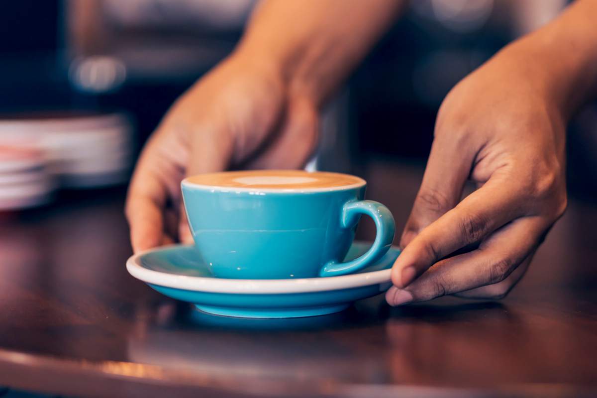 Le cours mondial du café explose... Quelles conséquences sur le petit café pris en terrasse ?