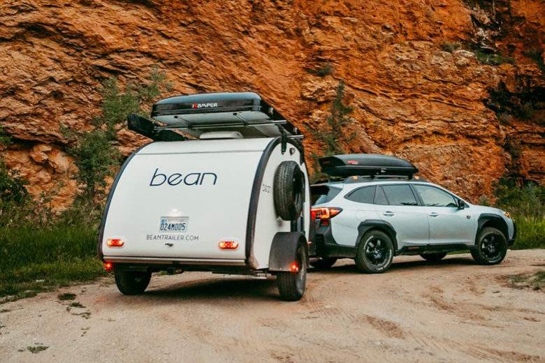 Black Bean : une caravane goutte d'eau bien équipée pour s'isoler en pleine nature