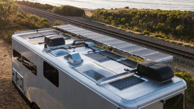 Un couple d'américain passionné de voyage dévoile une caravane solaire totalement autonome...