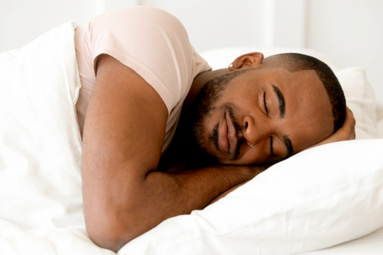 Pourquoi a-t-on besoin d'une couette pour dormir même lorsque les températures sont caniculaires ?