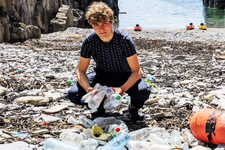 Un étudiant veut utiliser des "aimants" pour nettoyer les océans de la pollution aux microplastiques
