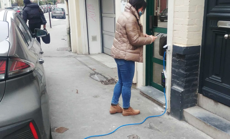 OkeCharge, un boitier qui converti les prise domestique en borne électrique en libre service