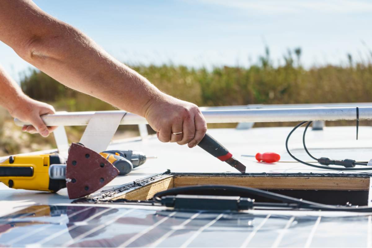 Maxeon : des panneaux solaires adhésifs et plus légers pour faciliter leur installation