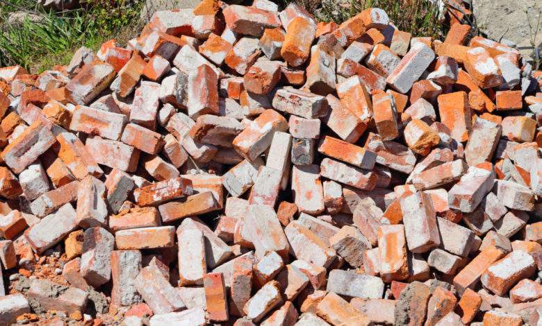 Une entreprise de maçonnerie invente une machine pour recycler les briques de construction