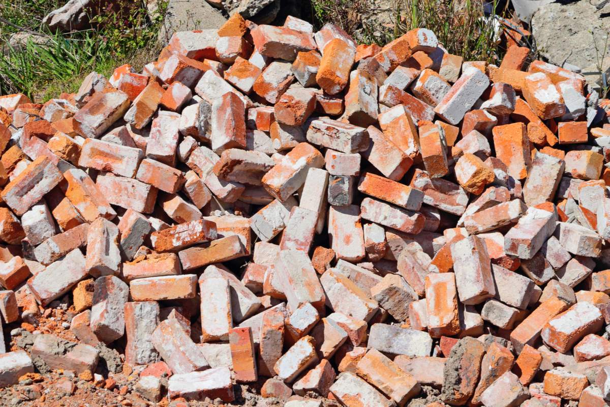 Une entreprise de maçonnerie invente une machine pour recycler les briques de construction