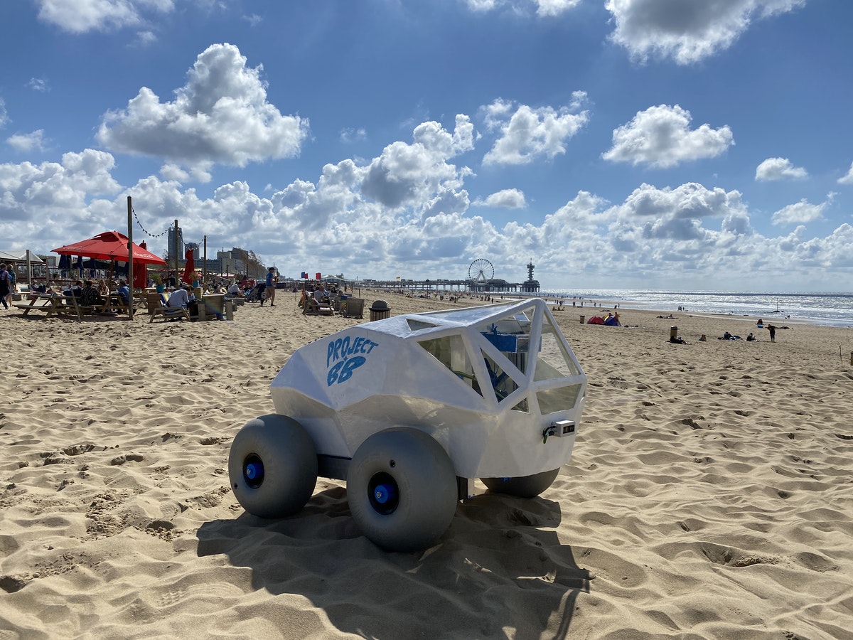 Des ingénieurs inventent un robot autonome qui détecte et ramasse les mégots sur les plages