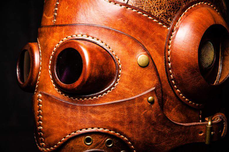 Steampunk : un masque Dust Angel en cuir et imprimé en 3D par deux maroquiniers Roumains