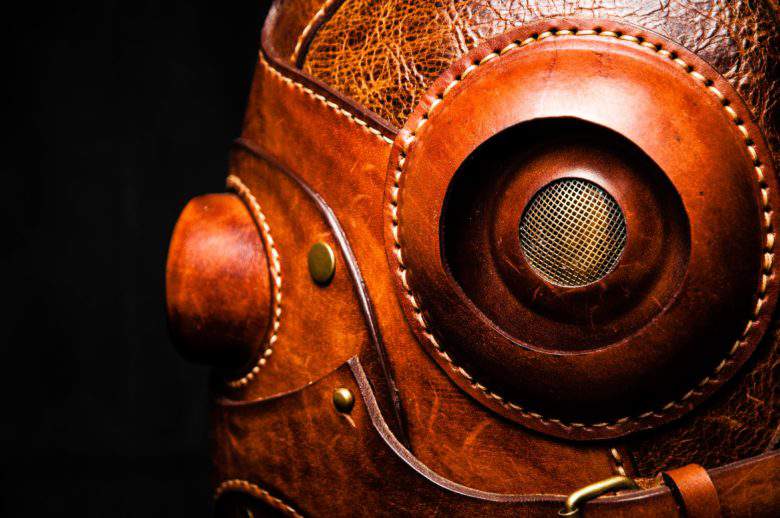 Steampunk : un masque Dust Angel en cuir et imprimé en 3D par deux maroquiniers Roumains