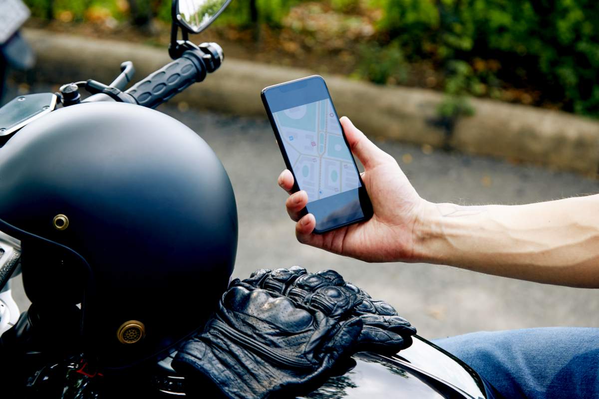 Les fortes vibrations de la moto peuvent endommager le système photographique.