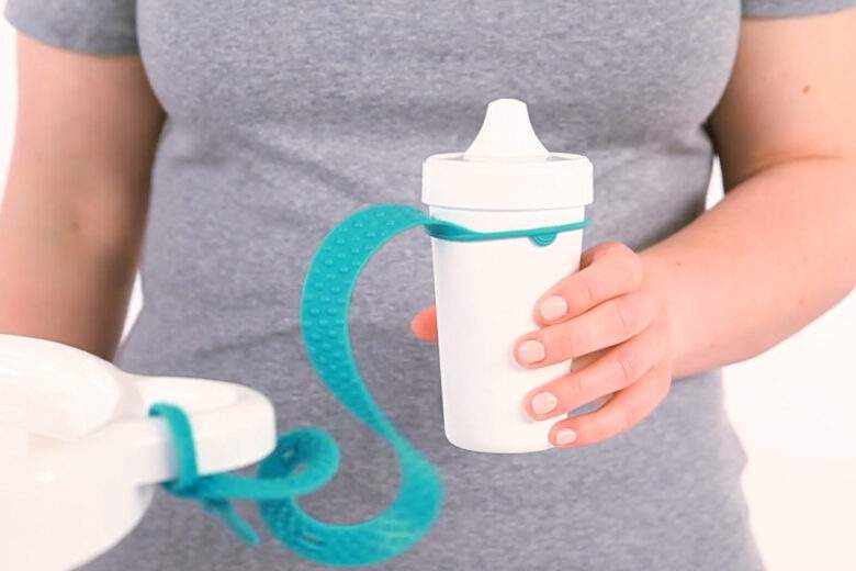 BooginHead : une maman invente un cordon en silicone pour prévenir la chute du biberon et le gobelet de bébé