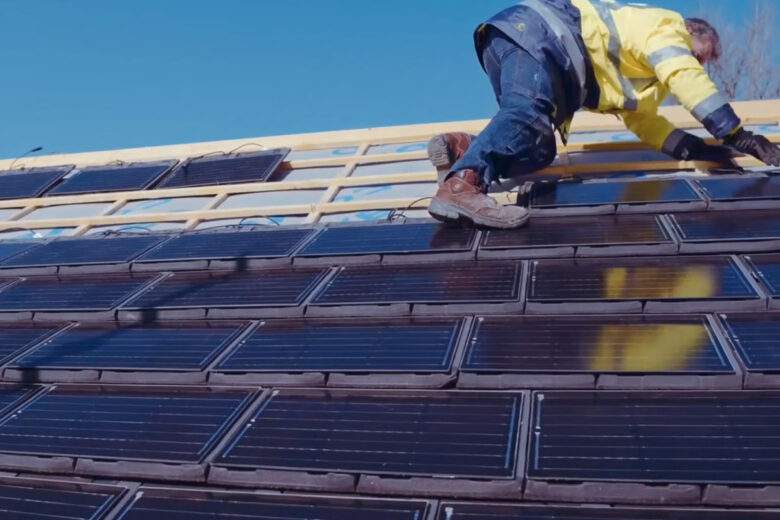 Edilians : des tuiles photovoltaïques en terre cuite pour remplacer les panneaux solaires disgracieux