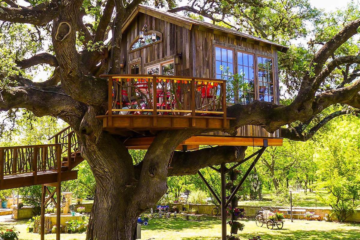 Ce menuisier fabrique d'incroyables cabanes et maisons dans les