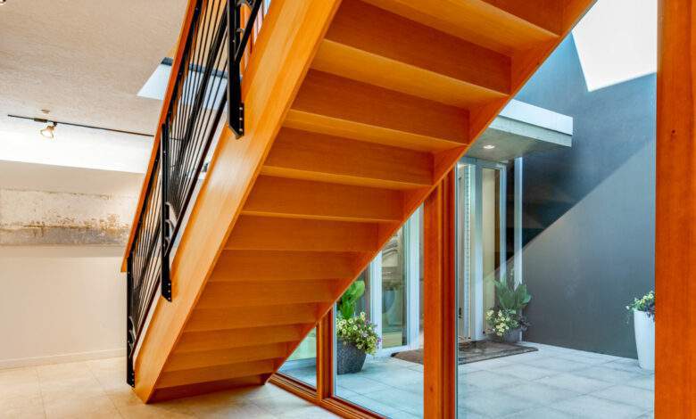 Guide d'achat : comment bien choisir son escalier pour les petits espaces ?