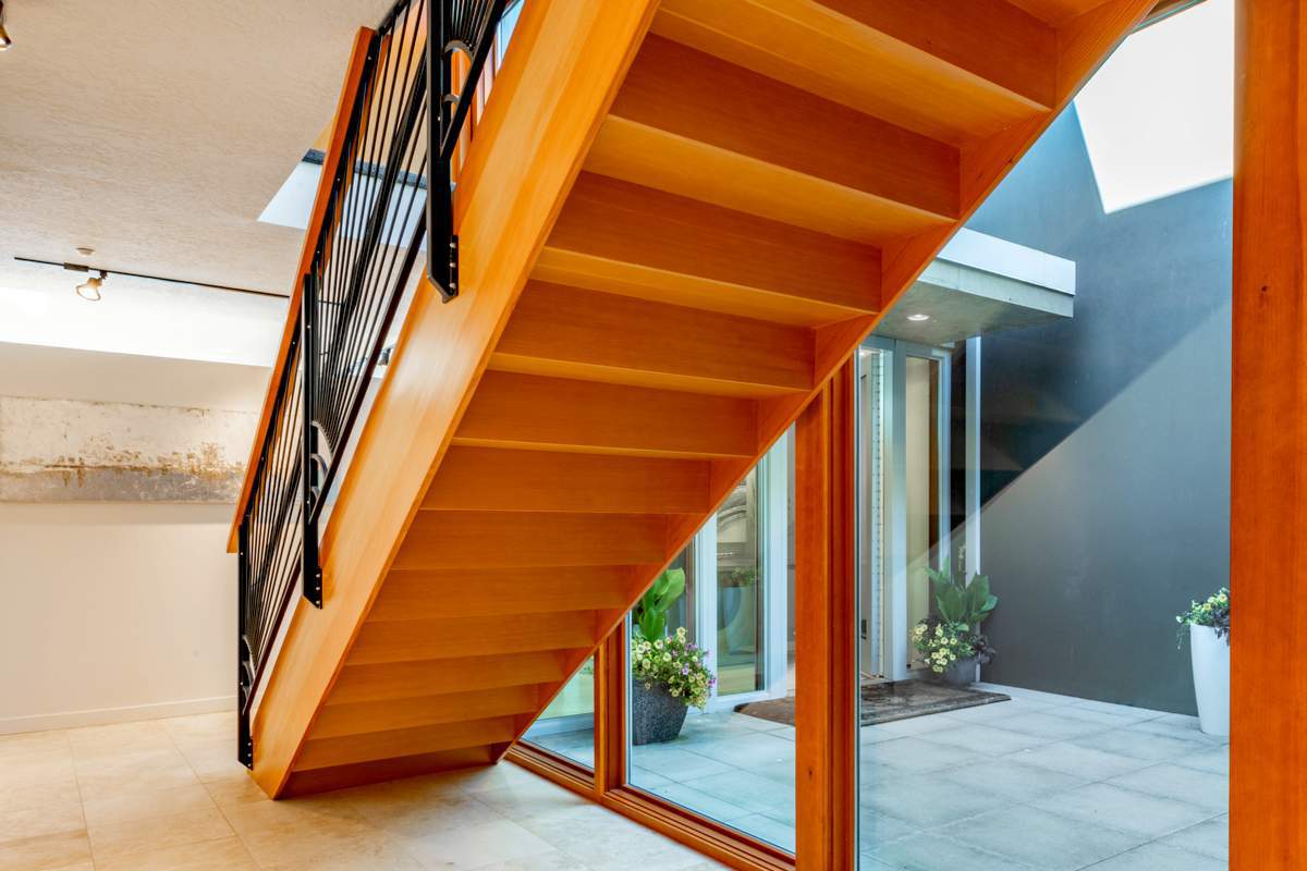 Guide d'achat : comment bien choisir son escalier pour les petits espaces ?