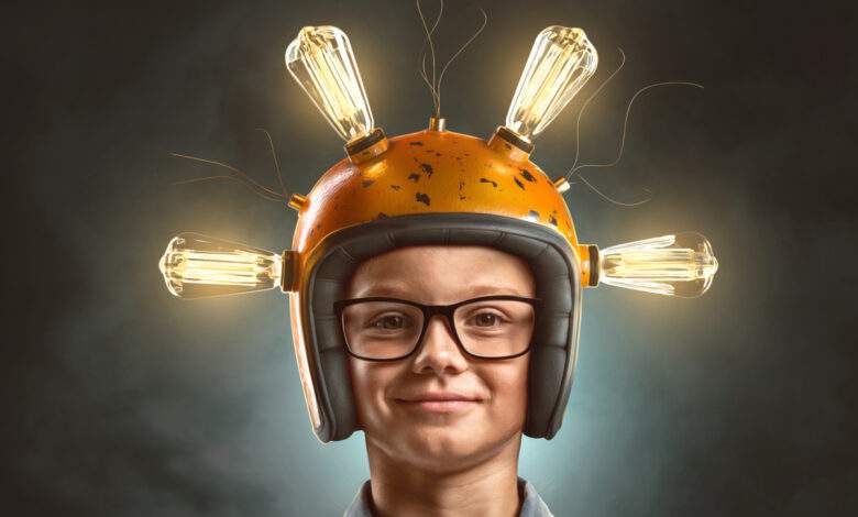 Enfant intelligent avec casque d'ampoule