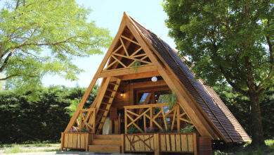 Maison en A : une nouvelle petite maison triangle nichée au cœur de la Drôme (avec plans)