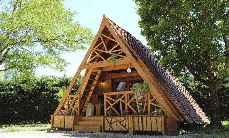 Maison en A : une nouvelle petite maison triangle nichée au cœur de la Drôme (avec plans)