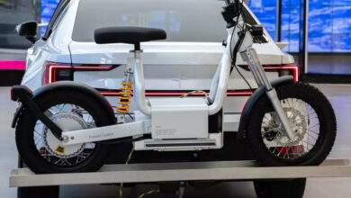 Un ingénieux tandem voiture/scooter électrique