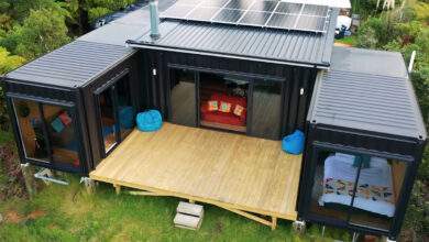 Rosie : une magnifique maison hors réseau composée de 5 containers posée au cœur de la nature