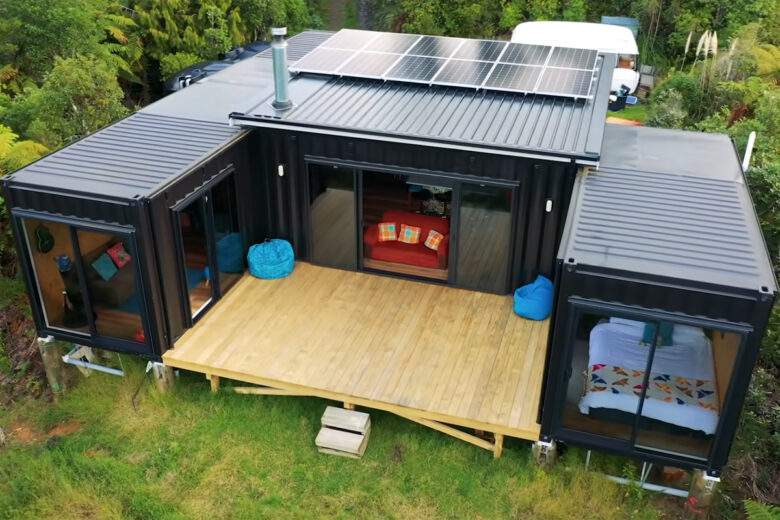 Rosie : une magnifique maison hors réseau composée de 5 containers posée au cœur de la nature