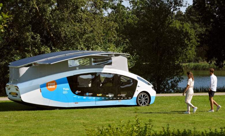 Un étonnant et futuriste camping car.