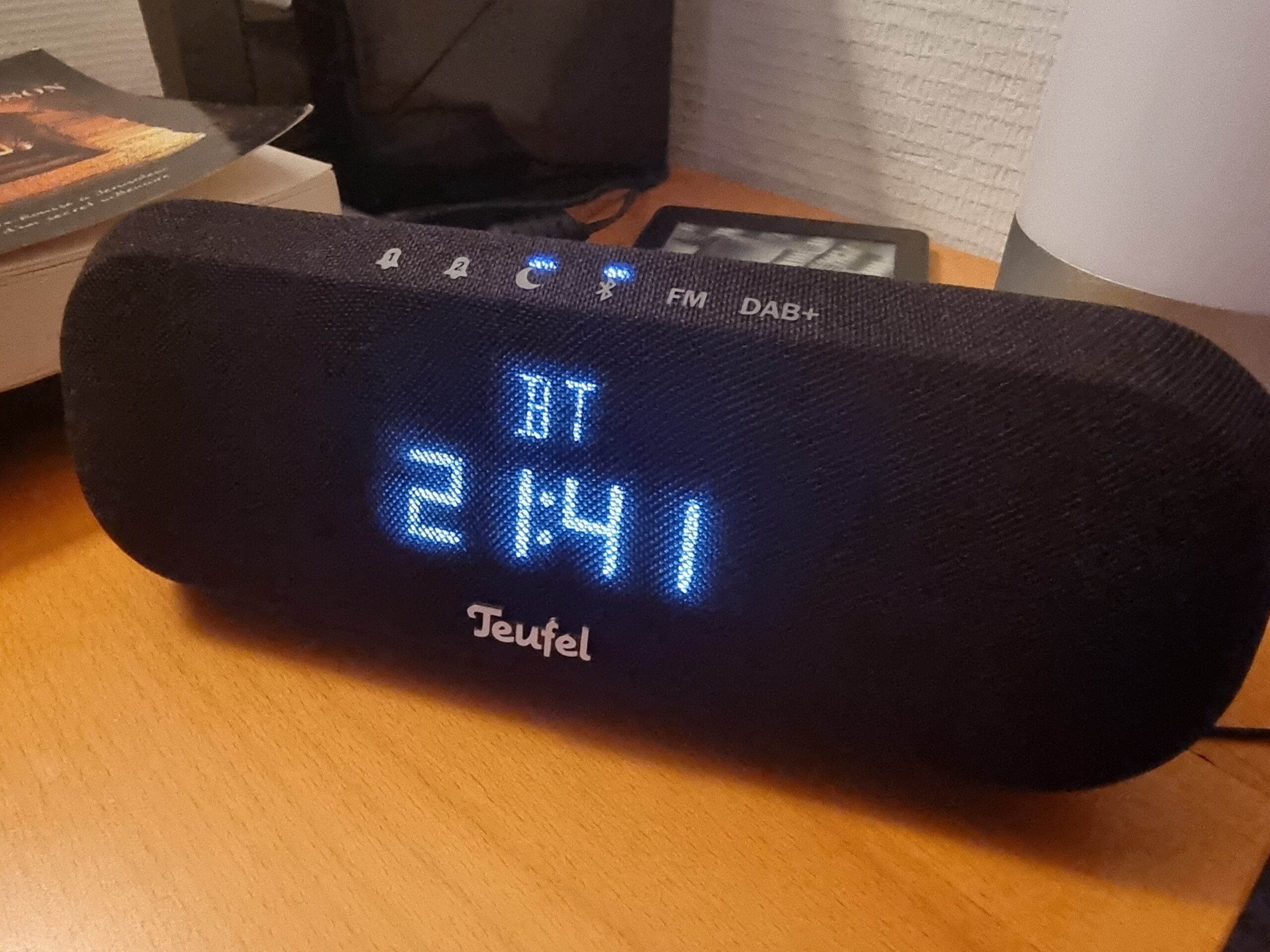 Domotique : Xiaomi lance le Mi Smart Clock, un radio-réveil