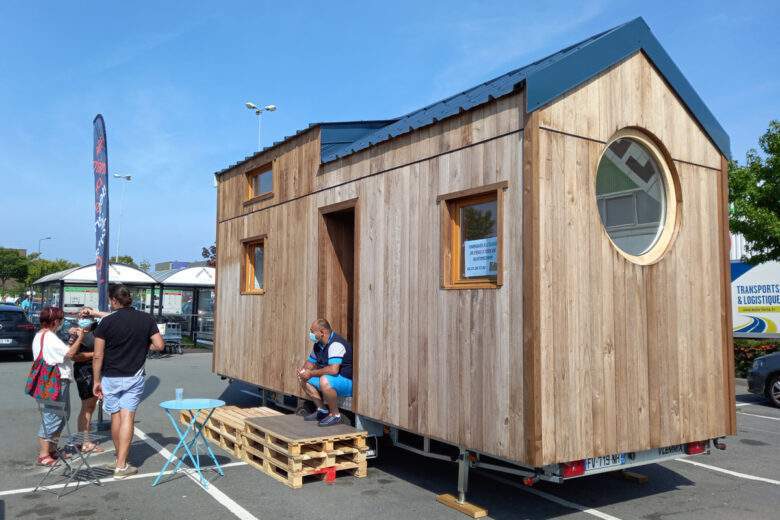 Villeneuve d'Ascq : la première tiny house du projet Lil'Pouss visible sur le parking de Leroy Merlin