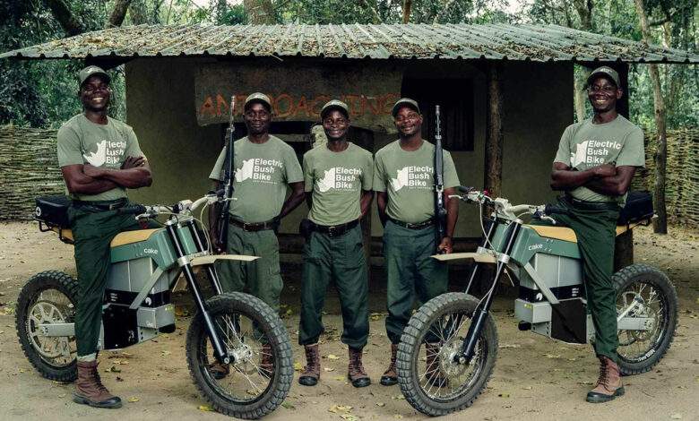 L'utilisation de motos électriques pour lutter contre le braconnage en Afrique.