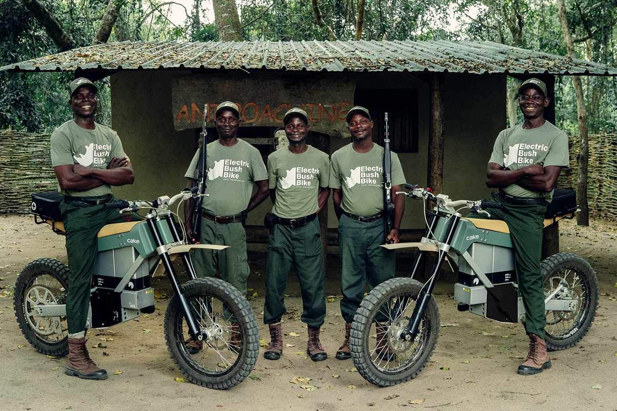 L'utilisation de motos électriques pour lutter contre le braconnage en Afrique.