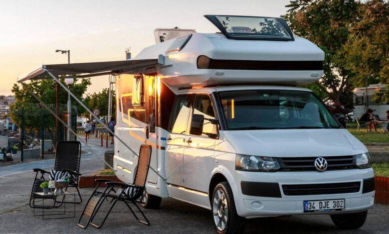 Un camping-car atypique qui repose sur le châssis d’un Volkswagen Transporter T6.