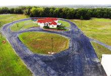 Une maison en location dans le Missouri avec circuit et voitures de course